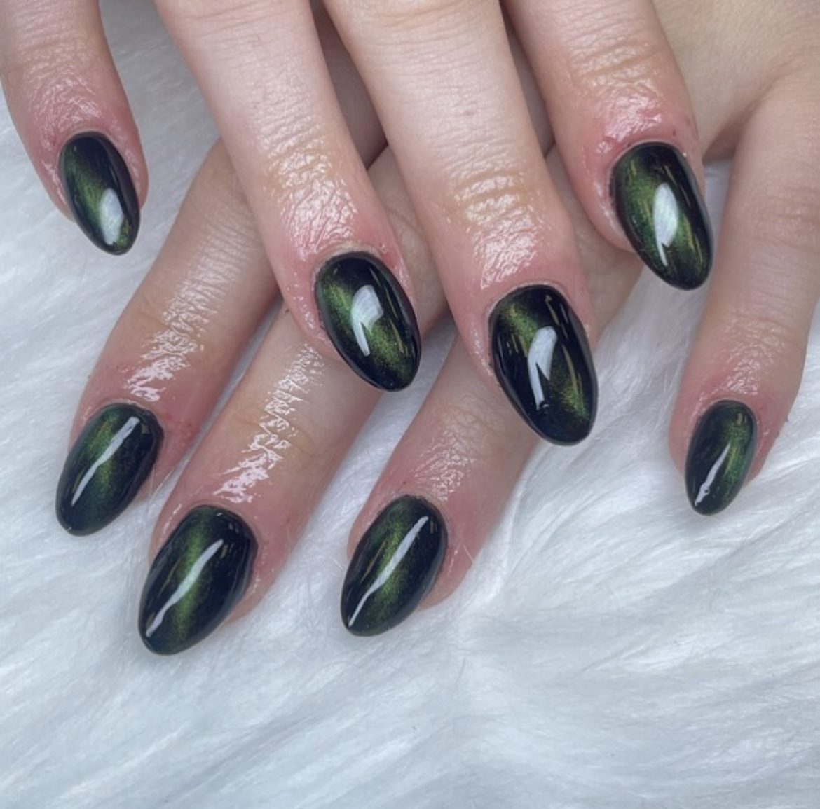 Dark green cat-eye almond nails